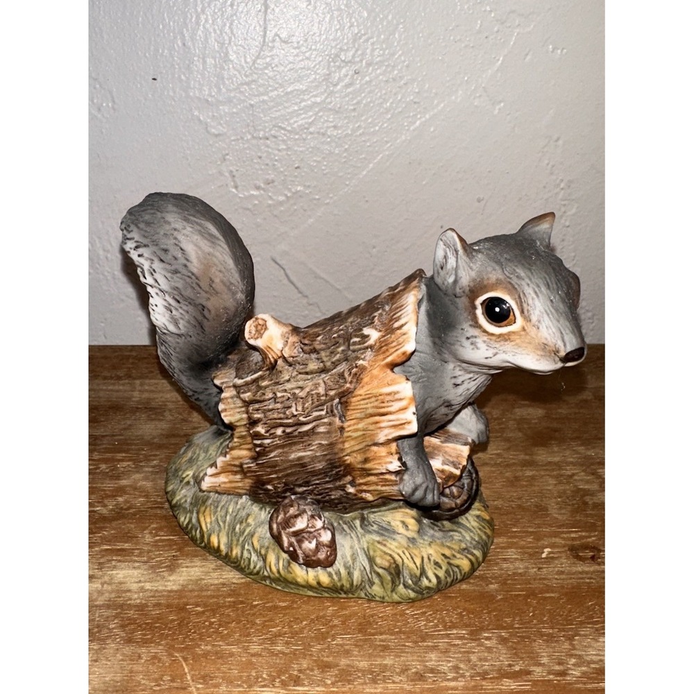 Vintage 1986 Homco Masterpiece Porcelain Squirrel in Log Figurine Signed Mizuno